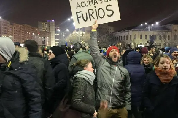 Pancartele cu cele mai multe like-uri pe Facebook. Ce mesaje au protestatarii pentru Guvern