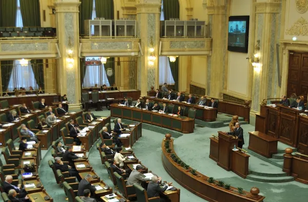 Senatorii PSD-ALDE îşi contrazic Guvernul: au respins procedura de urgenţă pentru graţiere