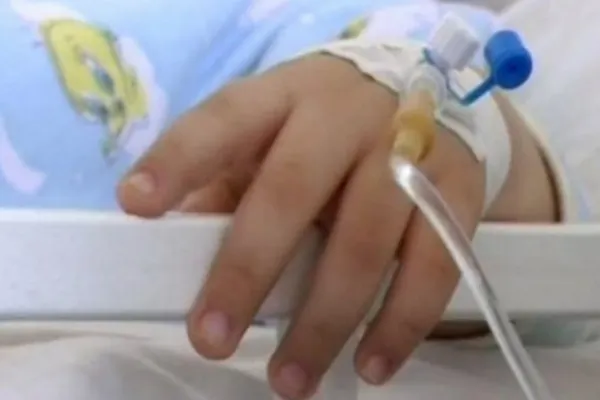 Doi bebeluși de 5 luni, intoxicați cu iaurt. Unul a murit