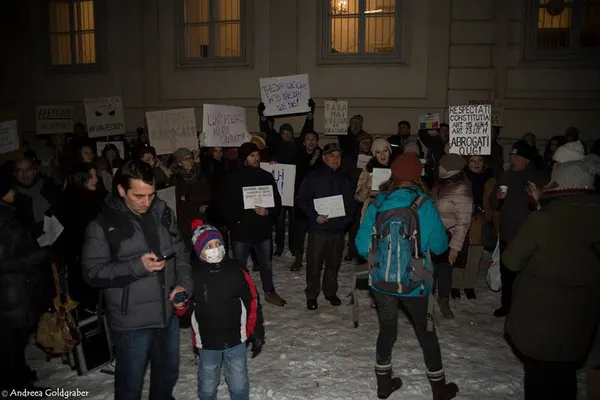 Proteste MASIVE şi în oraşele mari din Europa. Ce au scandat românii din Diasporă?