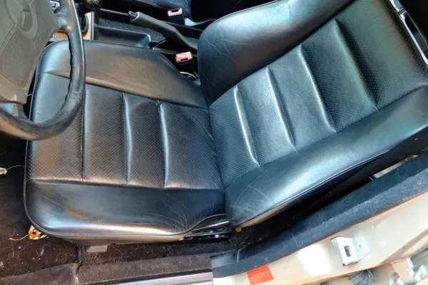 Cum arată Mercedesul 190 Cosworth, din 1982, scos la vânzare pentru 17.500$. E complet restaurat