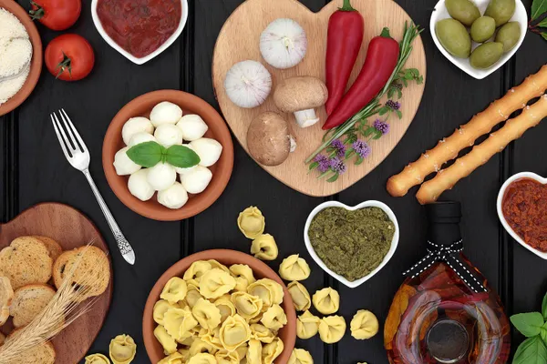 Ești la dietă, dar te încearcă poftele? Află ce alimente sănătoase poți consuma fără să te afecteze