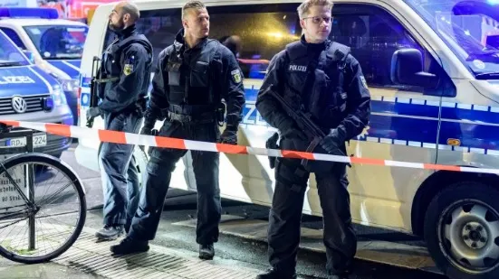 Atac cu toporul într-o gară din Dusseldorf, Germania. Cel puțin șapte victime