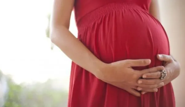 Două femei aflate la menopauză au reuşit să rămână înscărcinate! Ce presupune noua tehnică