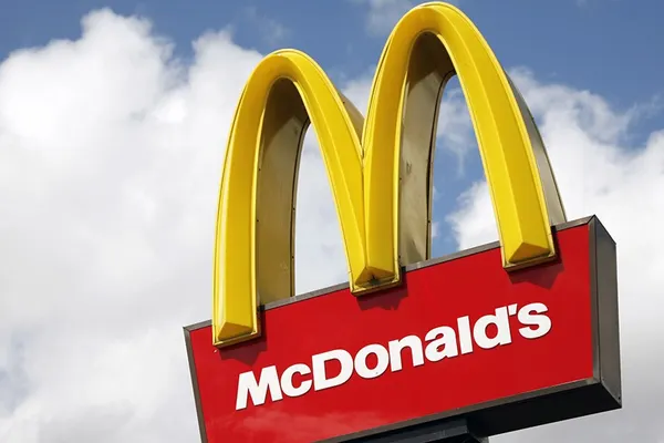 Streptococi FECALI în gheața băuturilor de la McDonald’s Băneasa, potrivit analizelor ANPC. Bacterii periculoase în alimente