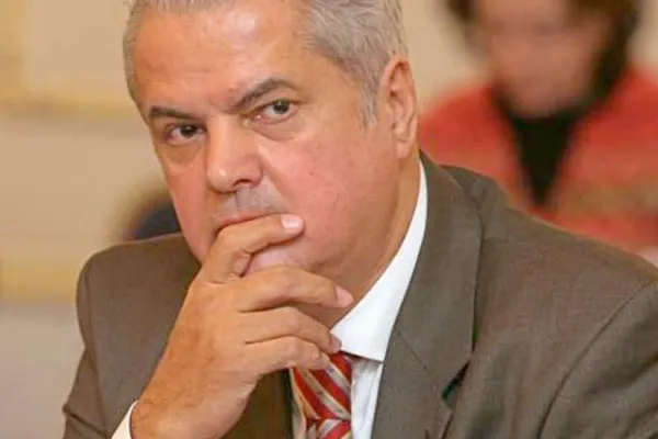 Adrian Năstase, critici dure pentru Liviu Dragnea: Guvernul nu este sub tutelă