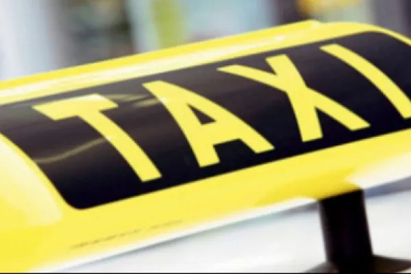Taximetriștii din zona aeroporturilor, luați cu asalt de polițiști! Controale de amploare
