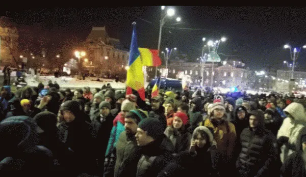 A şasea duminică de proteste. Manifestanţii au plecat în marş către Parlament