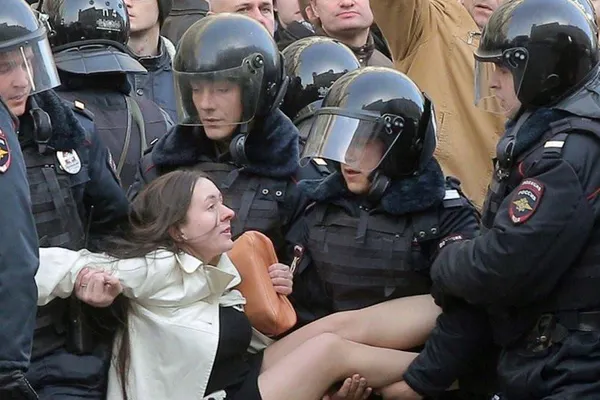 Mișcarea #Rezist se alătură protestelor din faţa ambasadei Rusiei de la Bucureşti