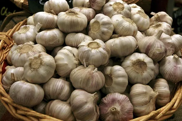 Mare atenţie la alimentele pe care le consumaţi! Iată o listă cu alimente care conţin plastic