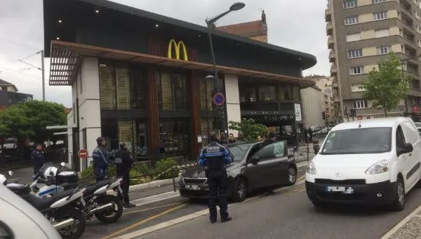 Explozie într-un restaurant McDonald's din Franța