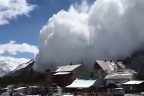 Avalanşă la 3800 de metri, în Rusia - imagini APOCALIPTICE, într-o staţiune