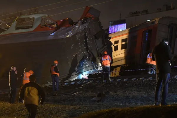 Două trenuri s-au ciocnit în Rusia! Aproximativ 50 de persoane au fost rănite