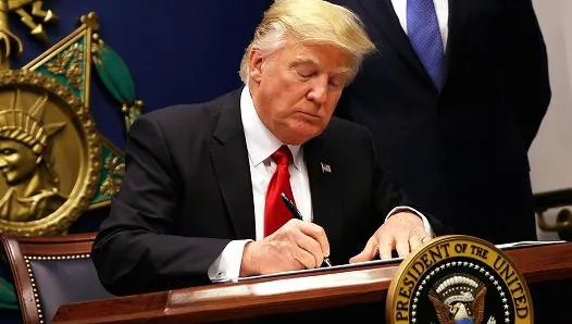 Ancheta despre relațiile lui Trump cu Rusia zguduie Casa Albă