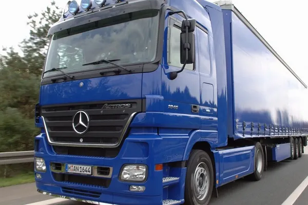 Șoferii de TIR din România, discriminați în Germania