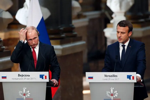 Lecţia pe care Emmanuel Macron i-a dat-o lui Vladimir Putin, despre propaganda mincinoasă din Rusia