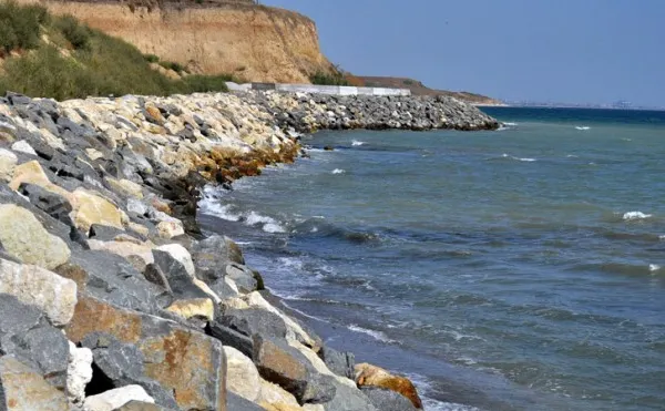 Aproape de TRAGEDIE: O turistă a căzut în mare de pe o pasarelă pietonală din Mamaia