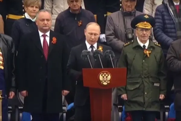Președintele R. Moldova Igor Dodon, umbra lui Vladimir Putin în Piața Roșie