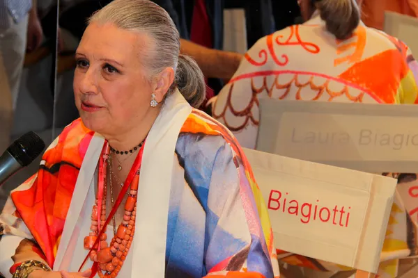 Doliu în lumea modei. A murit o faimoasă creatoare de modă italiană - i se spunea Regina Caşmirului