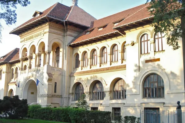 Angajaţii din muzee protestează în fața Ministerului Culturii tocmai de Noaptea muzeelor