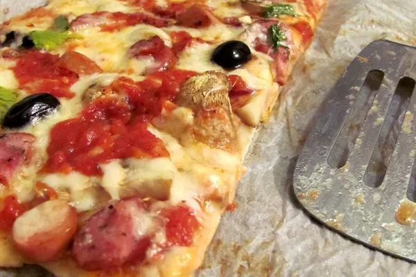 Cea mai delicioasă pizza de casă. Secretul prin care poţi să faci blatul ca la restaurant