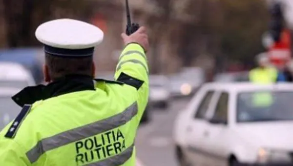 Doi FALȘI polițiști care acționau în Capitală, reținuți: Zeci de mii de euro șpagă, luați de la șoferi, în trafic