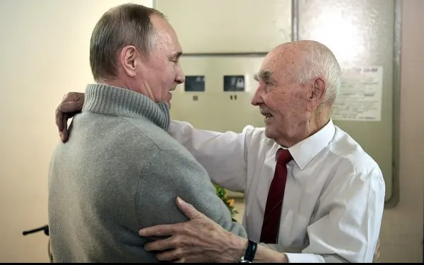 Putin s-a văzut cu un fost şef KGB. Ce rol a jucat acesta în viața Țarului