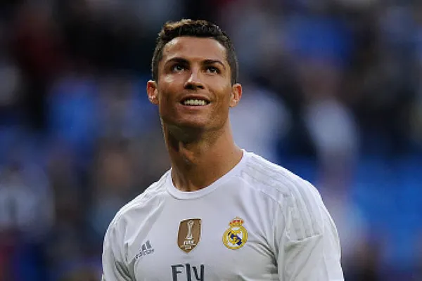 Cristiano Ronaldo uimeşte. Ce jucători i-ar putea sufla "Balonul de Aur"