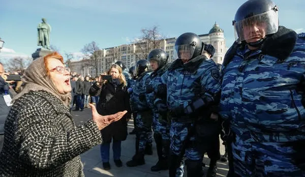 Proteste fără precedent la Moscova. Ruşii nu vor să renunţe la vechile clădiri socialiste
