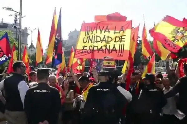 Tendinţe secesioniste pe cale de a fi înăbuşite. Proteste împotriva independenţei Cataloniei