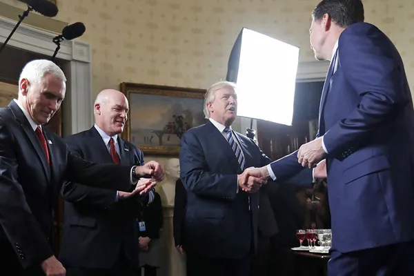 Furie în SUA după demiterea șefului FBI. Trump, acuzat că blochează ancheta privind Rusia