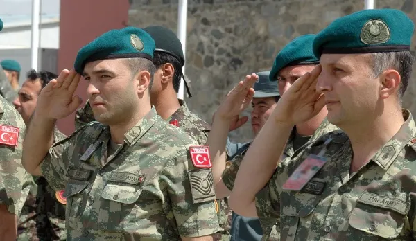 Germania acordă azil militarilor turci