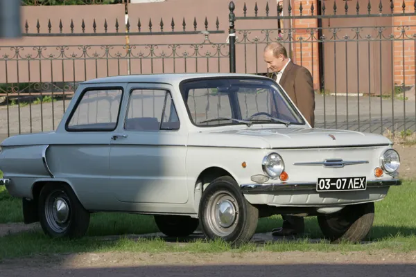 Prima maşină care s-a văzut pe străzile din România, înainte de Dacia. L-a fermecat până şi pe Putin