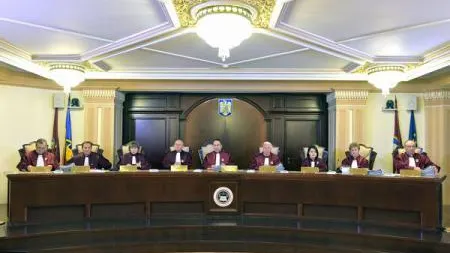 CCR: Când încetează interdicția ca persoanele condamnate să facă parte din Guvern