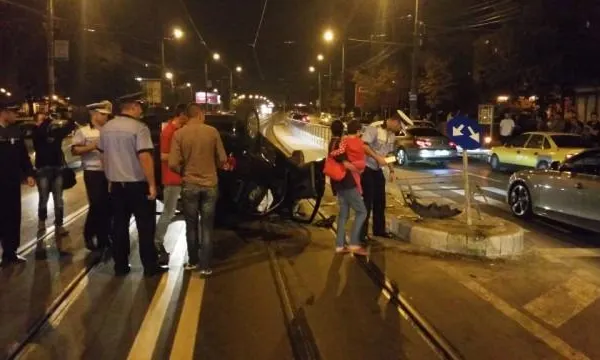 Accident teribil pe fondul vitezei. Un pieton ucis în stația de tramvai