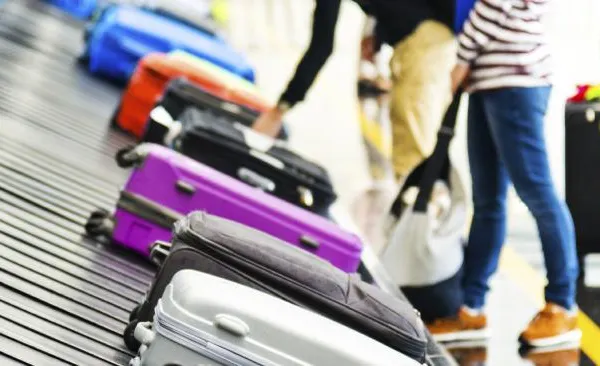 Un pasager de pe aeroportul din Boston i-a UIMIT pe polițiști! Ce au găsit oamenii legii în bagaj