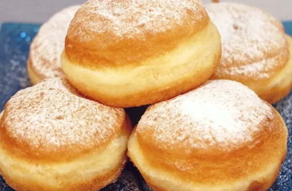 Bomboloni, gogoşi pufoase din Italia