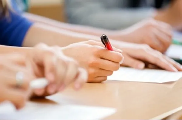 Crește valoarea premiilor pentru elevii eminenți. Cât va câștiga un olimpic medaliat cu aur la concursurile din străinătate