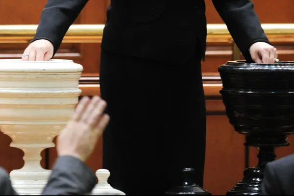 Tensiune maximă în PSD! Peste numai două zile Guvernul Dăncilă ar putea deveni istorie