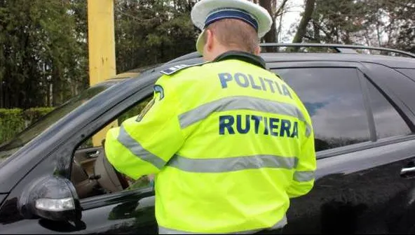 Şofer din Alba REŢINUT după ce a lovit trei pietoni cu maşina intenţionat. Motivul e ireal!