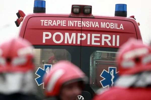 Trei elevi au fost loviți de un microbuz pe trecerea de pietoni