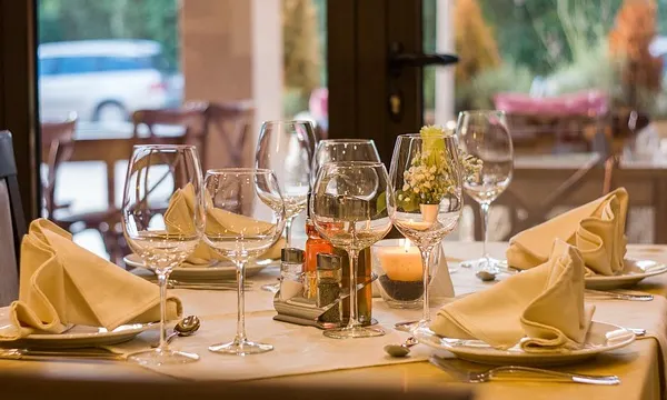 5 alimente pe care să nu le consumi niciodată în vacanță