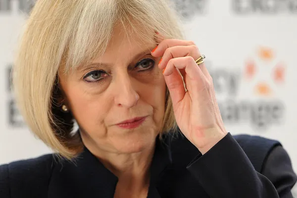 Theresa May a anunţat că va forma un nou Guvern. A primit mandat din partea Reginei