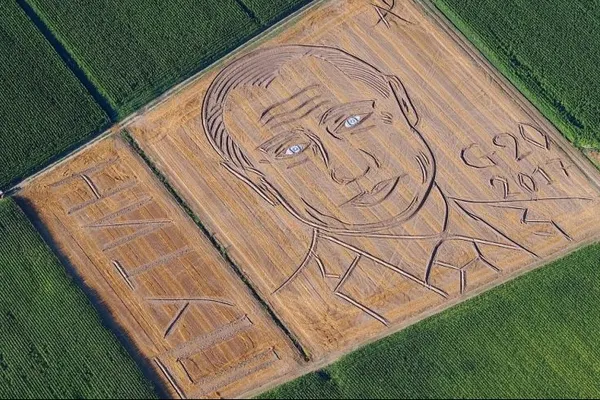 Apariţie BIZARĂ pe un câmp cultivat din Italia: portretul lui Putin