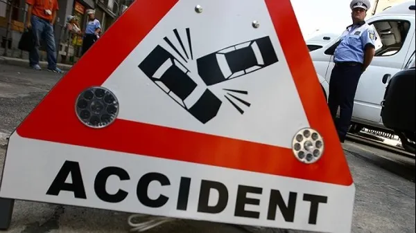 DOSAR PENAL pentru un şofer care staţiona, după ce o biciclistă a intrat în maşina lui