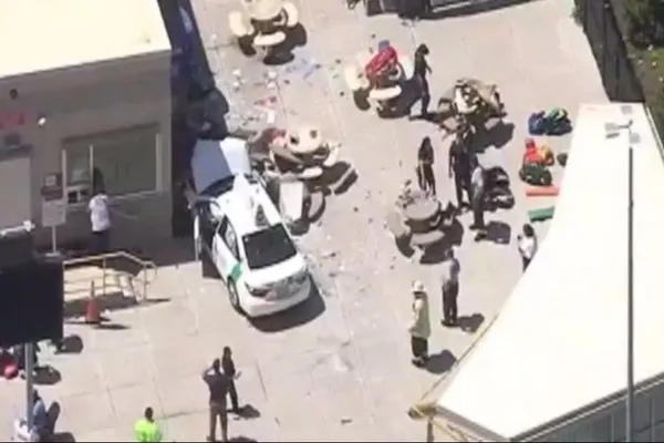 Alertă la Boston: un taxi a spulberat pietonii chiar lângă aeroport