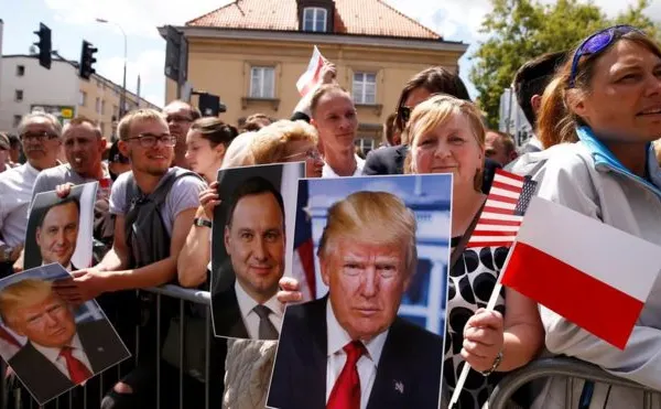 Polonia se transformă într-o dictocrație, iar Donald Trump a ajutat deriva guvernului de la Varșovia