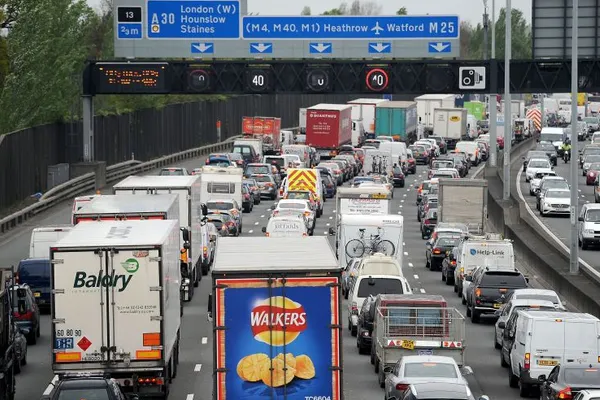 Încă o țară europeană e gata să interzică mașinile pe benzină și motorină