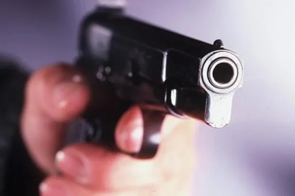 Panică! Un român a scos un PISTOL într-o autogară din Italia
