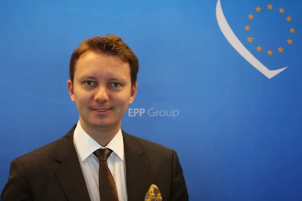 SURSE: PNL discută înscrierea lui Siegfried Mureșan, europarlamentar PMP, în partid